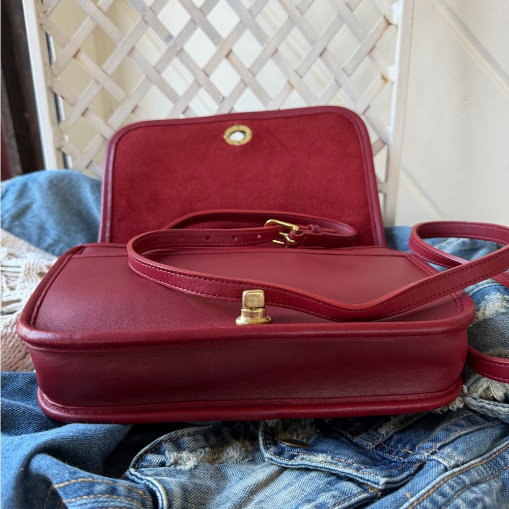 VINTAGE COACH RED LEATHER PENNY POCKET BAG
Style # 9755 - Picture 10 of 17